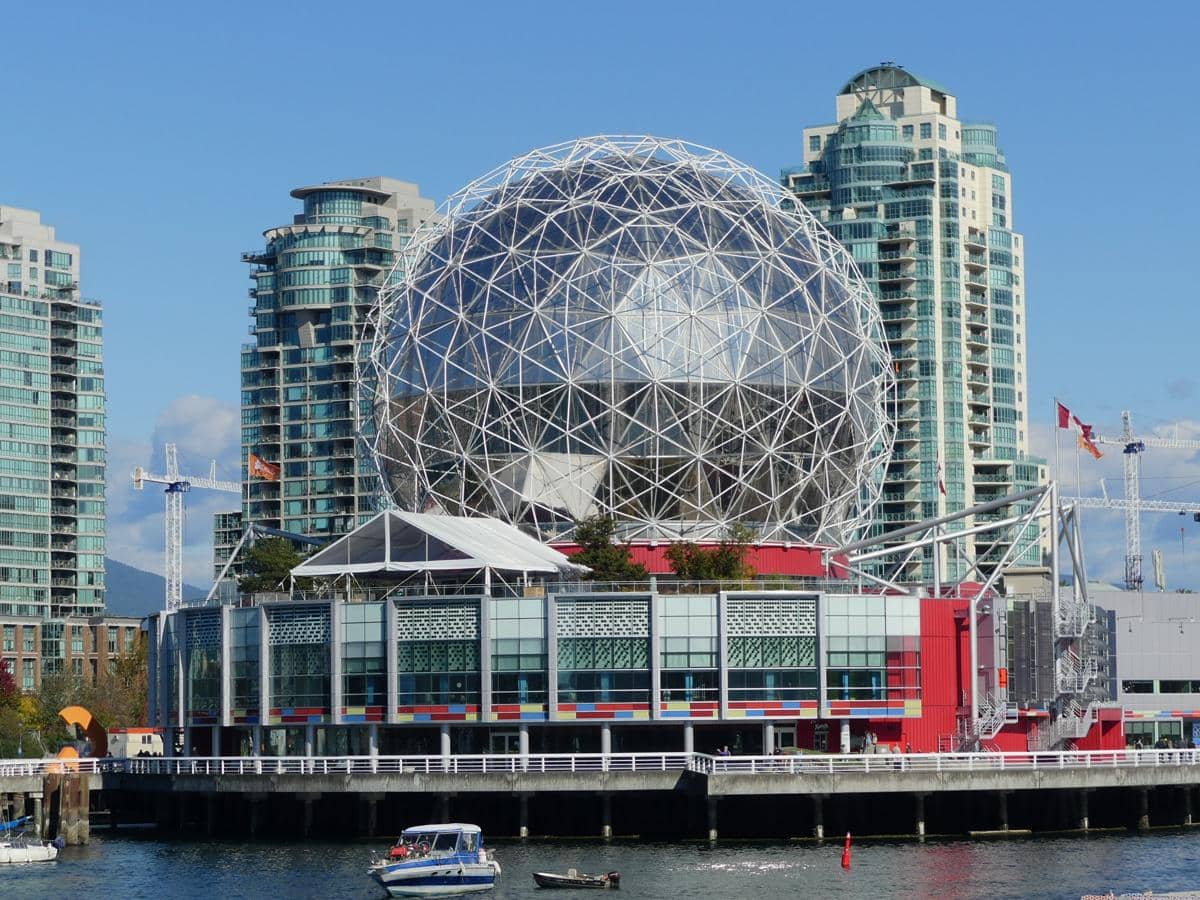 potret the qube yang ikonik di Vancouver