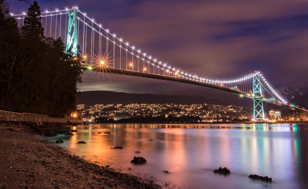 potret Vancouver yang eksotis di malam hari