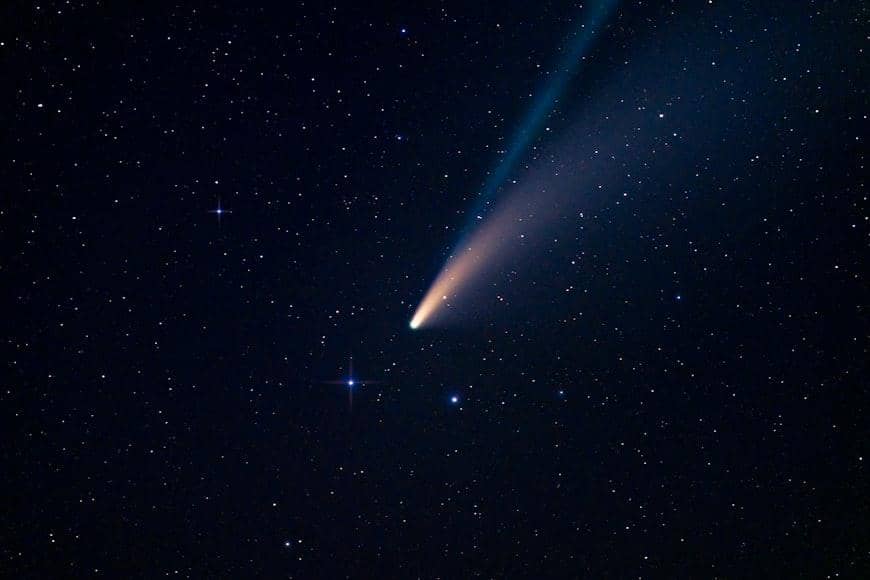 ilustrasi meteor delta aquarid di bulan Juli