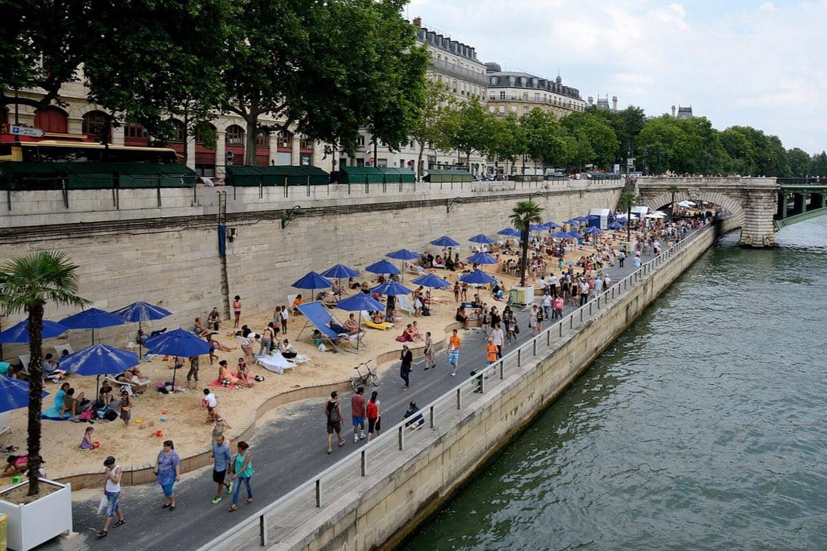 Paris-Plage, acara musim panas di sepanjang sungai Seine, Paris.