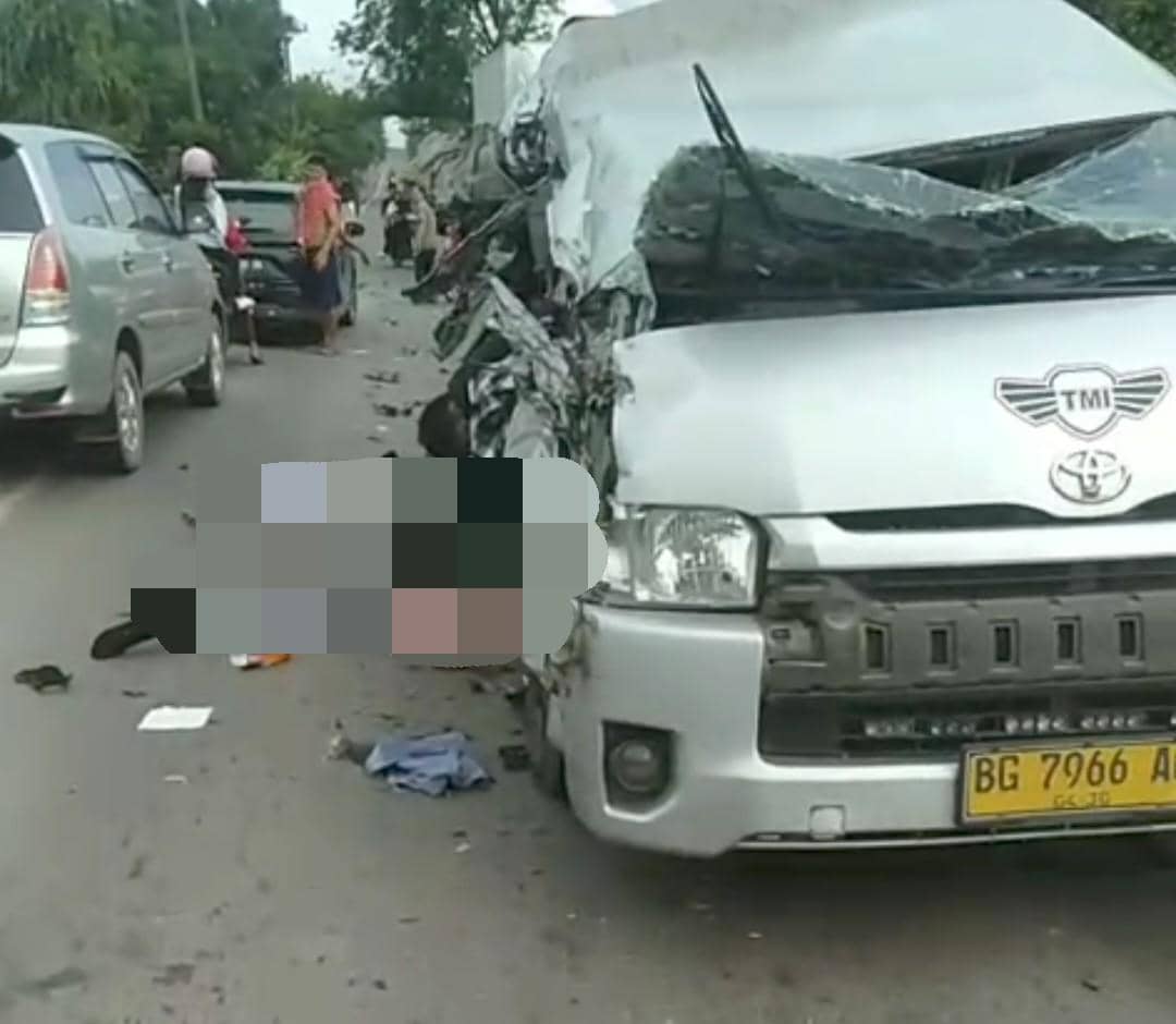 Travel Mutiara Indah Tabrak Truk di Jalintim Muba, 4 Penumpang Tewas