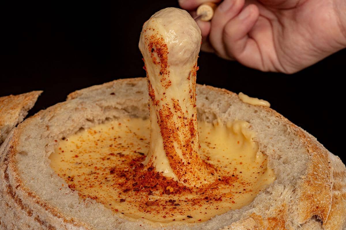 5 Alasan Orang Swiss Suka Cheese Fondue, Menu Wajib saat Dingin!