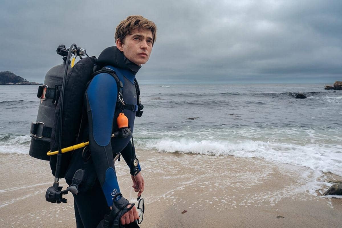 adegan dalam film Whalefall