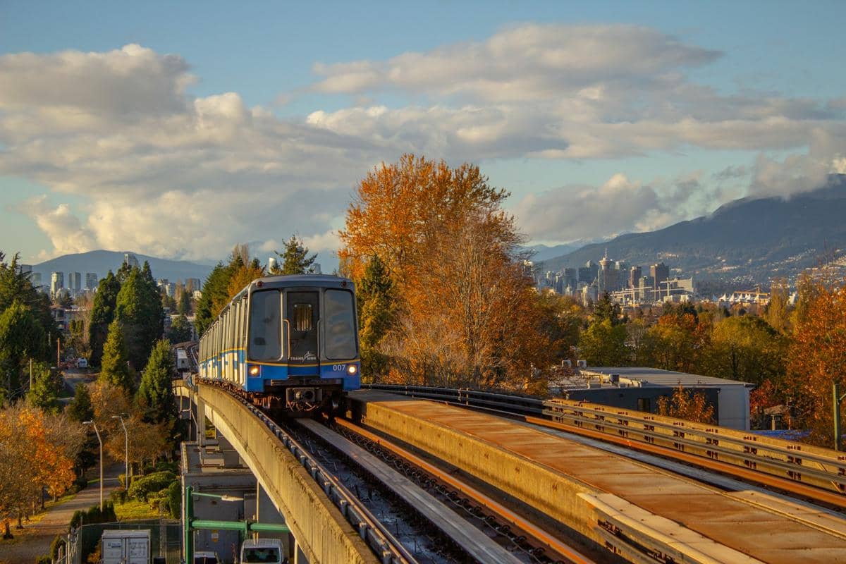 ilustrasi panorama SkyTrain Vancouver