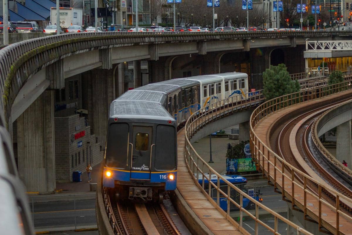 ilustrasi SkyTrain Vancouver