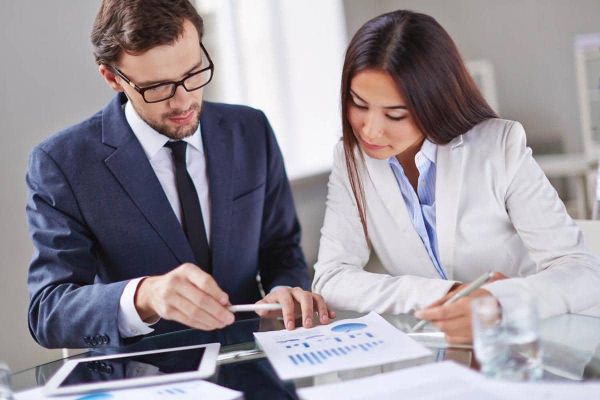ilustrasi financial advisor, penasihat keuangan