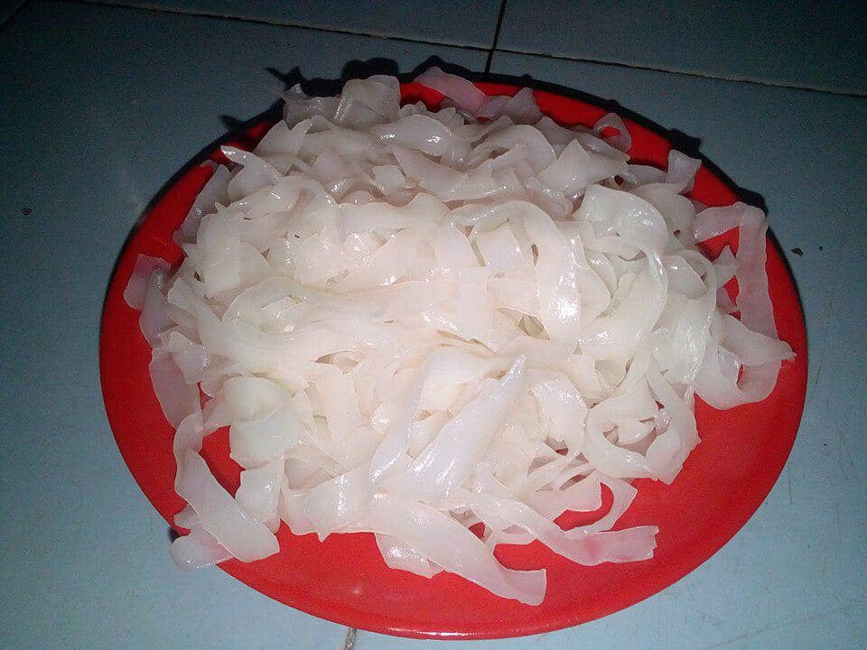 5 Cara Memisahkan Kwetiau Basah yang Menggumpal dan Menempel