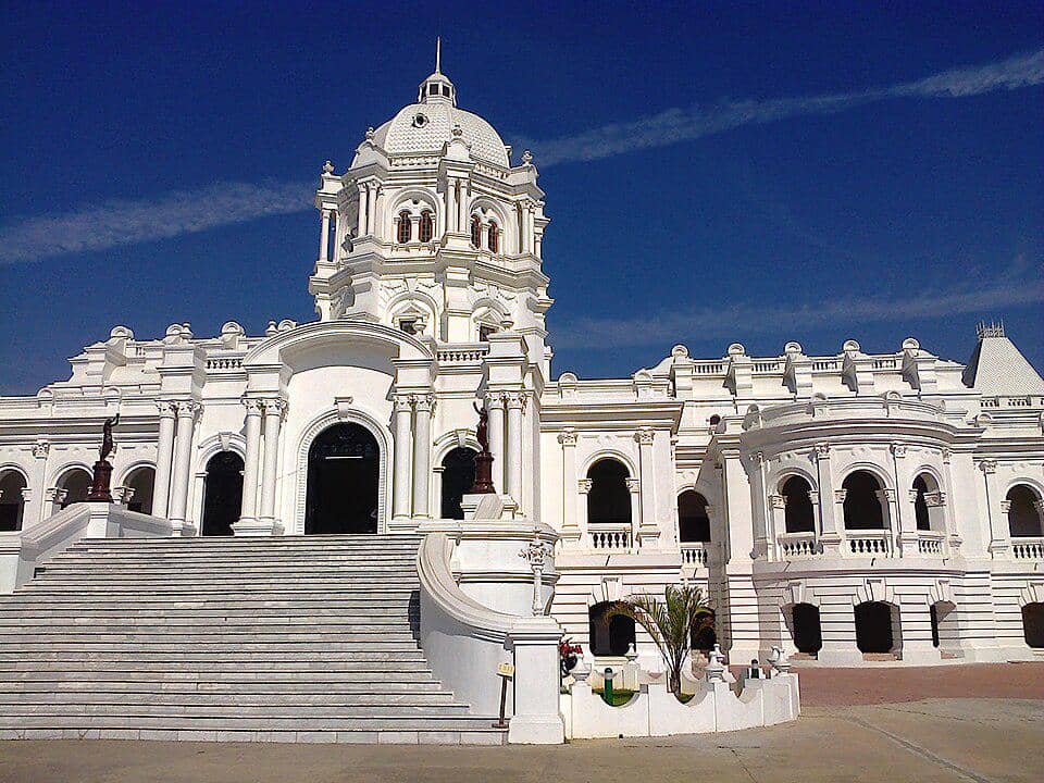 Istana Ujjayanta di India