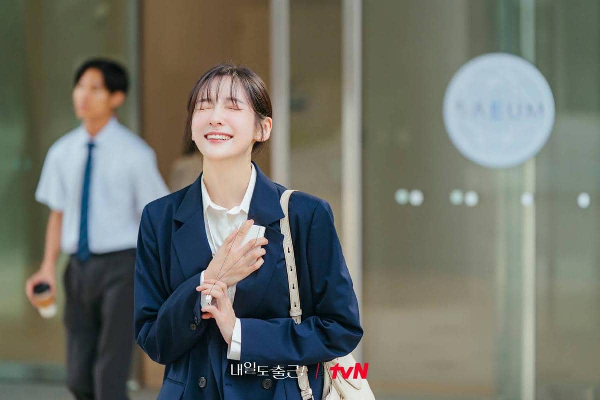 Cuplikan drama Korea See You at Work Tomorrow