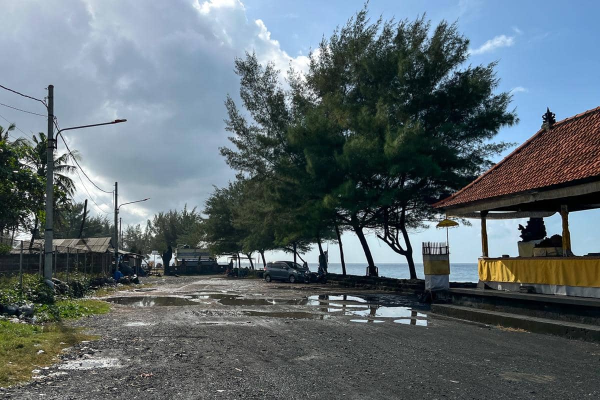 area parkir kendaraan di tepi pantai (dok.pribadi/Natalia Indah)
