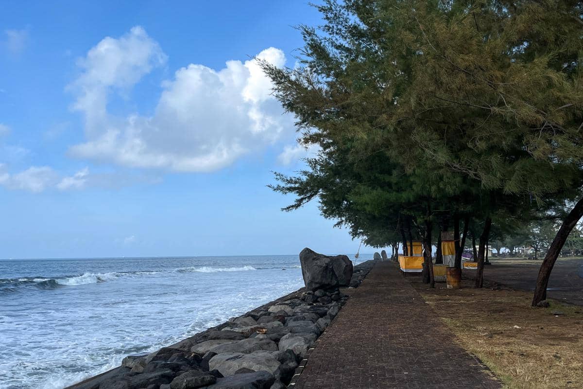 Biaya Masuk Pantai Masceti Gianyar, Pasir Hitam nan Eksotis