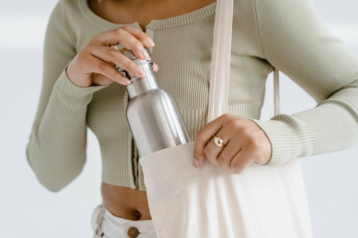 ilustrasi tumbler, botol air minum
