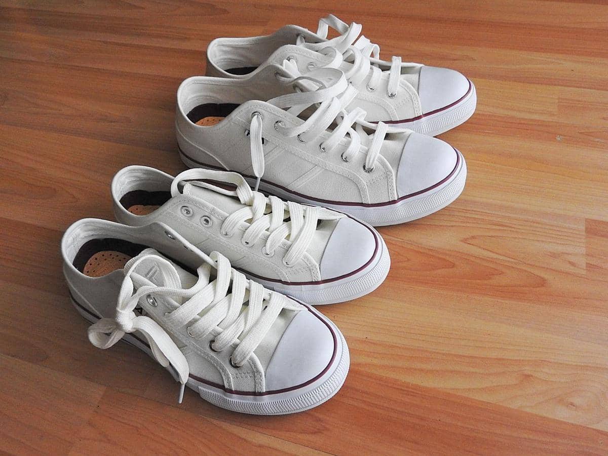 Kenapa Sneakers Putih Mudah Menguning? Ini Penjelasannya