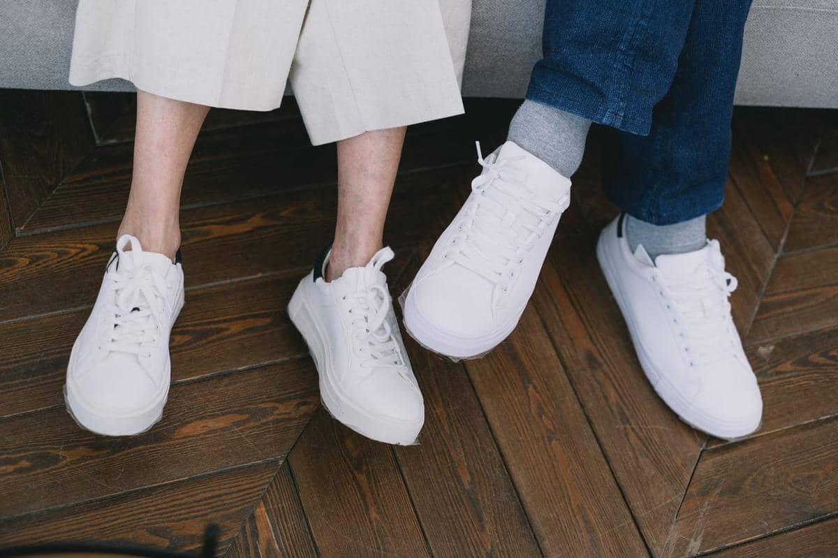 ilustrasi sneakers putih