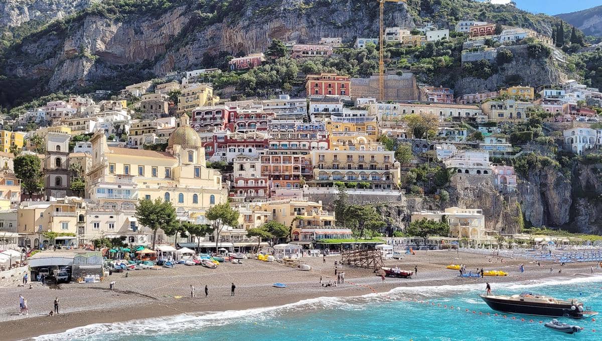 5 Wisata Musim Panas Terbaik di Italia, Pemandangannya Juara!