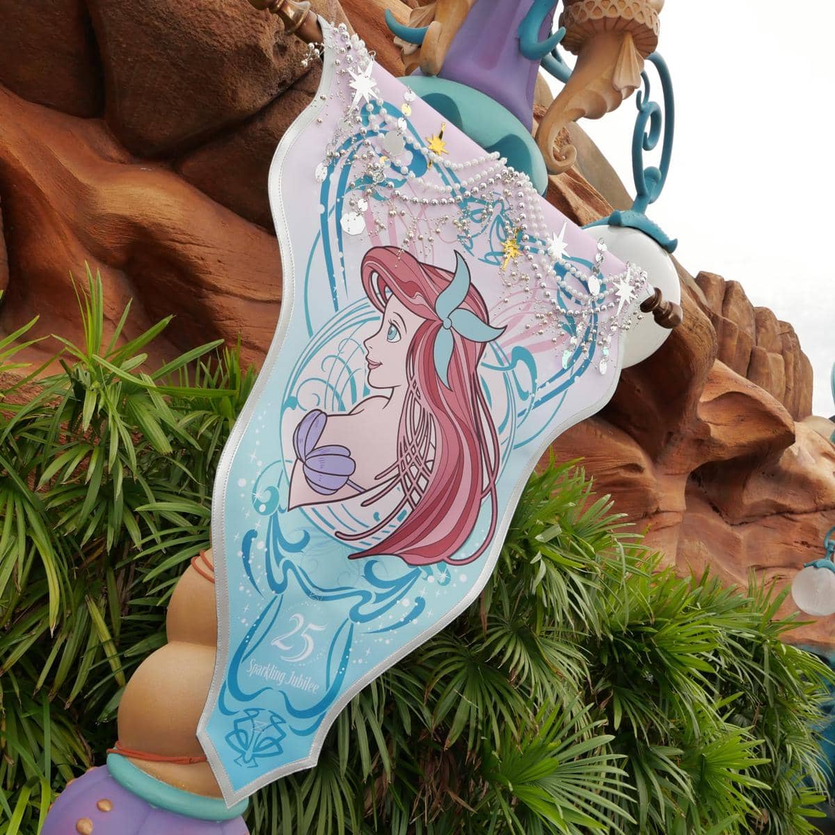 Caitlin Halderman jalan-jalan di Tokyo DisneySea