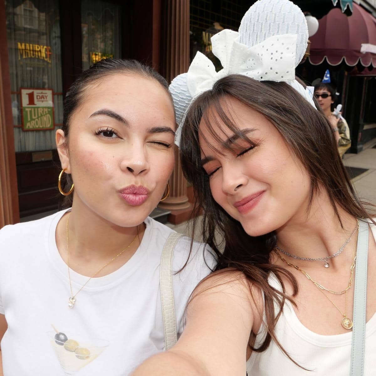 Caitlin Halderman jalan-jalan di Tokyo DisneySea