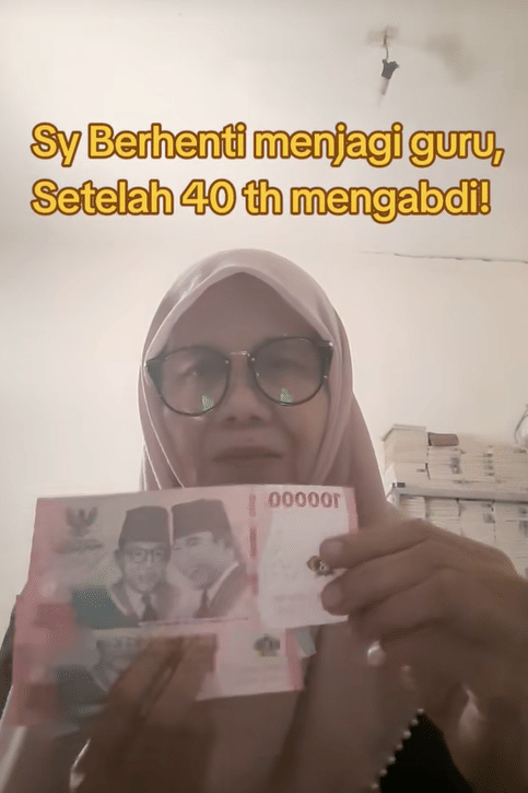 Potret Bu Ijah, guru honorer yang digaji Rp414 ribu. 