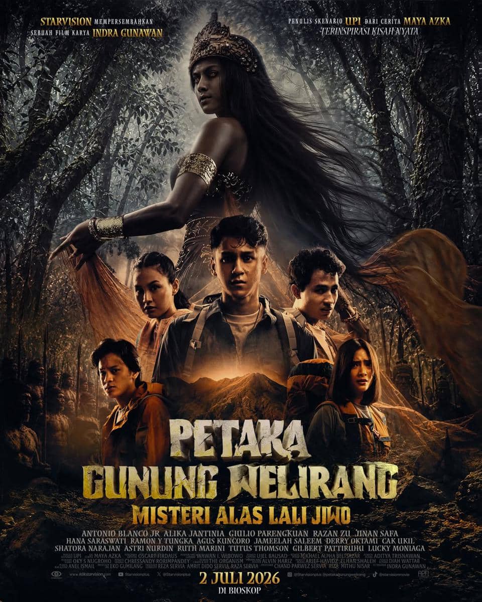 Poster film Petaka Gunung Welirang: Misteri Alas Lali Jiwo menampilkan sosok perempuan bermahkota dan sekelompok pendaki di hutan berkabut.