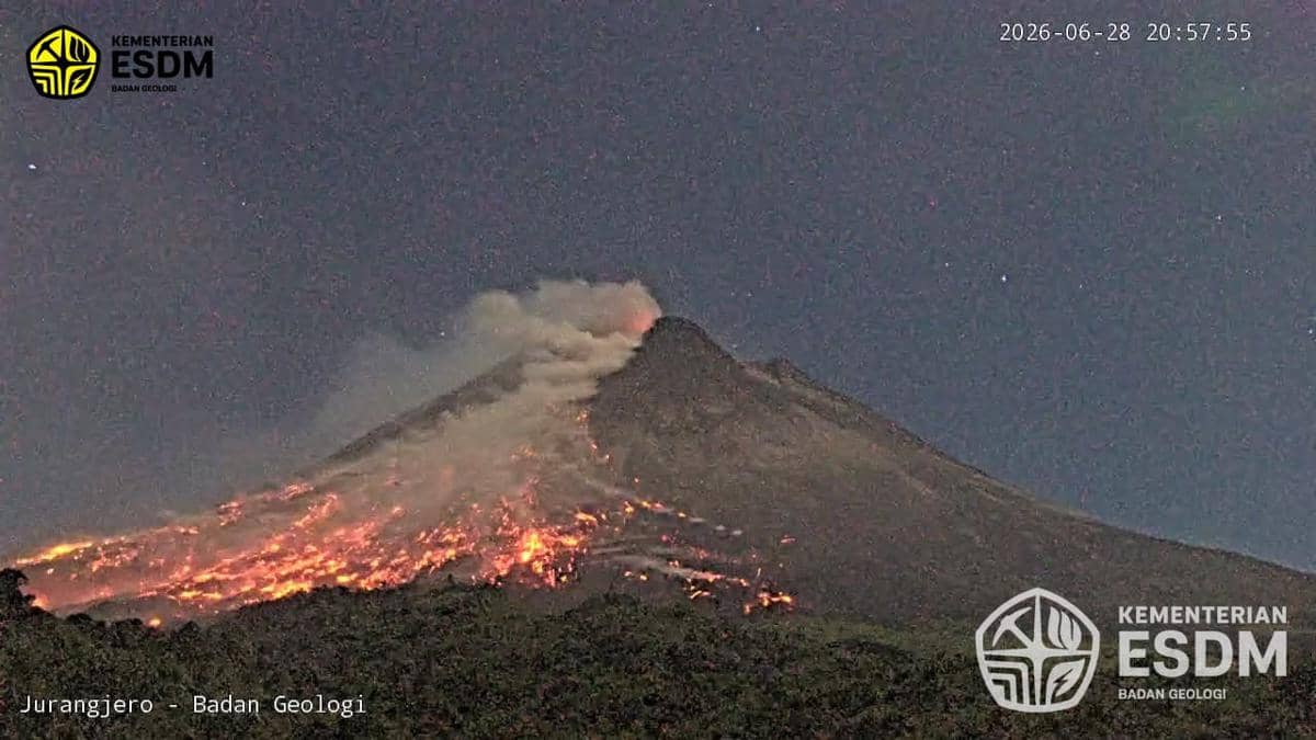 Awan Panas Guguran Merapi Meluncur 2 Km ke Barat, Status Tetap Siaga