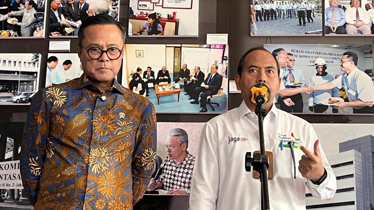 COO Danantara Dony Oskaria bersama Deputi Pencegahan dan Monitoring Aminuddin. (IDN Times/Aryodamar)