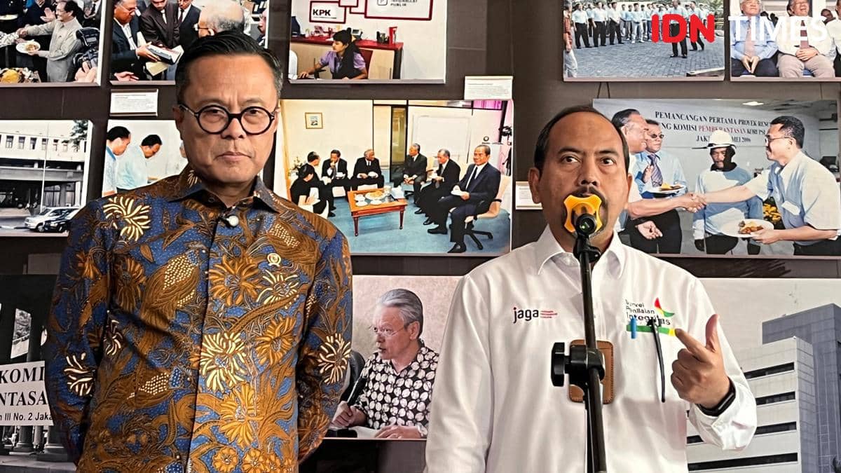 COO Danantara Dony Oskaria bersama Deputi Pencegahan dan Monitoring Aminuddin. (IDN Times/Aryodamar)