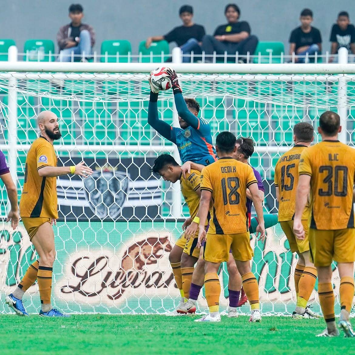 Aqil Savik saat membela Bhayangkara Presisi Lampung FC. (Instagram: aqil_savik) 