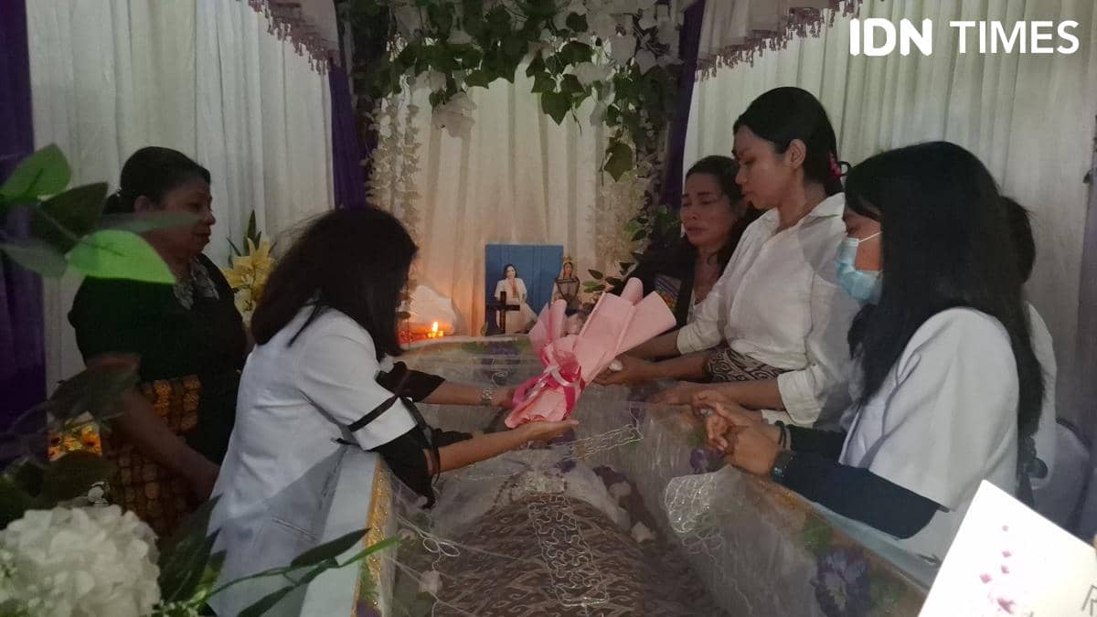 Berkabung Meninggalnya Dokter Icha, Dokter di NTT Kompak Pakai Pita Hitam