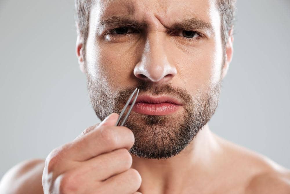 Sering Cabut Kumis atau Janggut, Apa Risikonya?