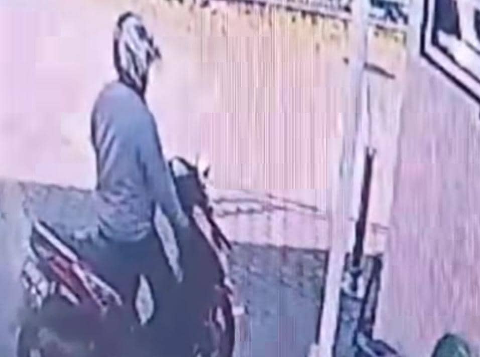 Motor Satpol PP Pemko Medan Dibawa Lari Pria Berpakaian Mirip Polisi