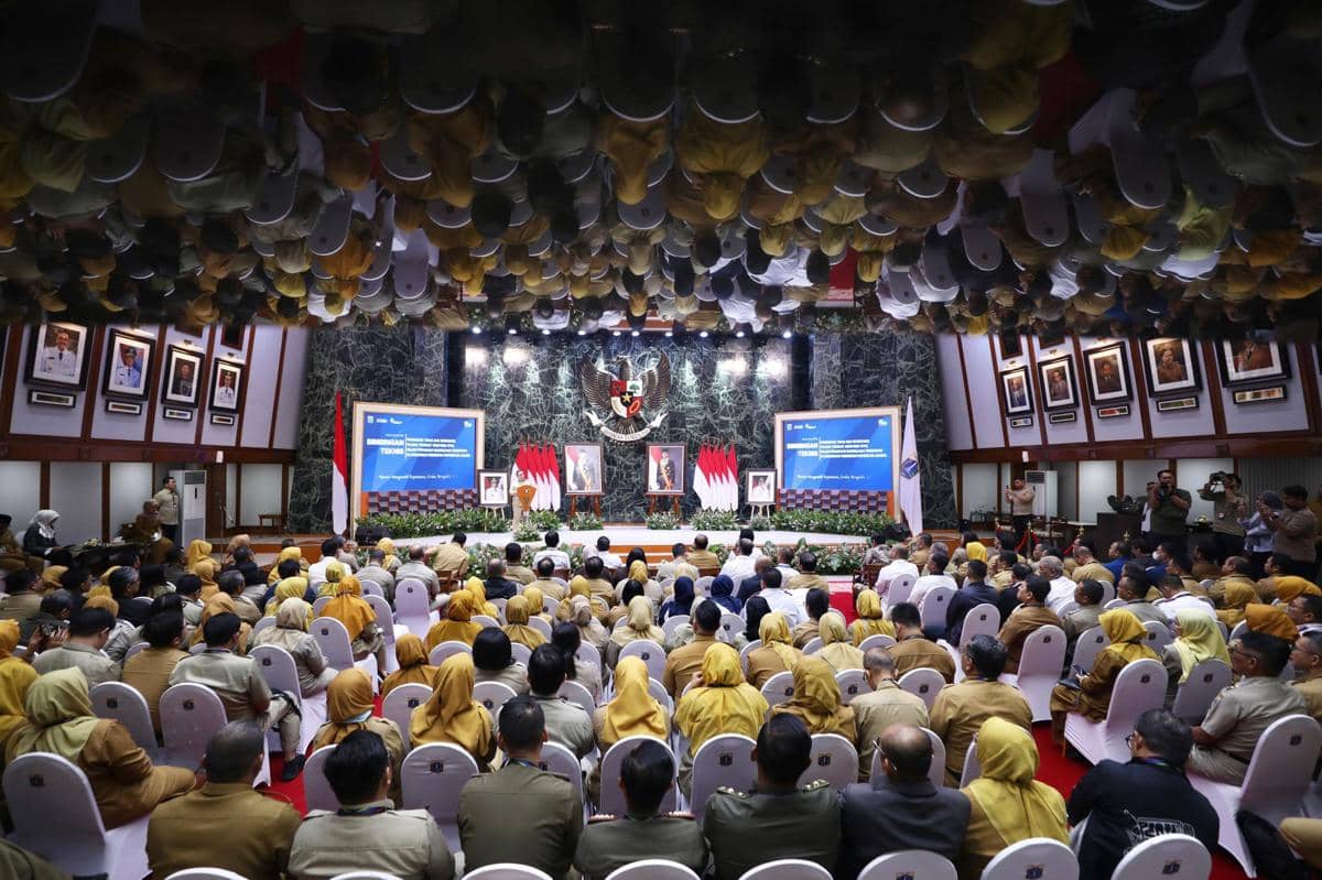 Gubernur DKI,  Pramono Anung saat membuka Bimbingan Teknis Penguatan Tugas dan Wewenang Pejabat Pembuat Komitmen (PPK) di Balai Agung, Balai