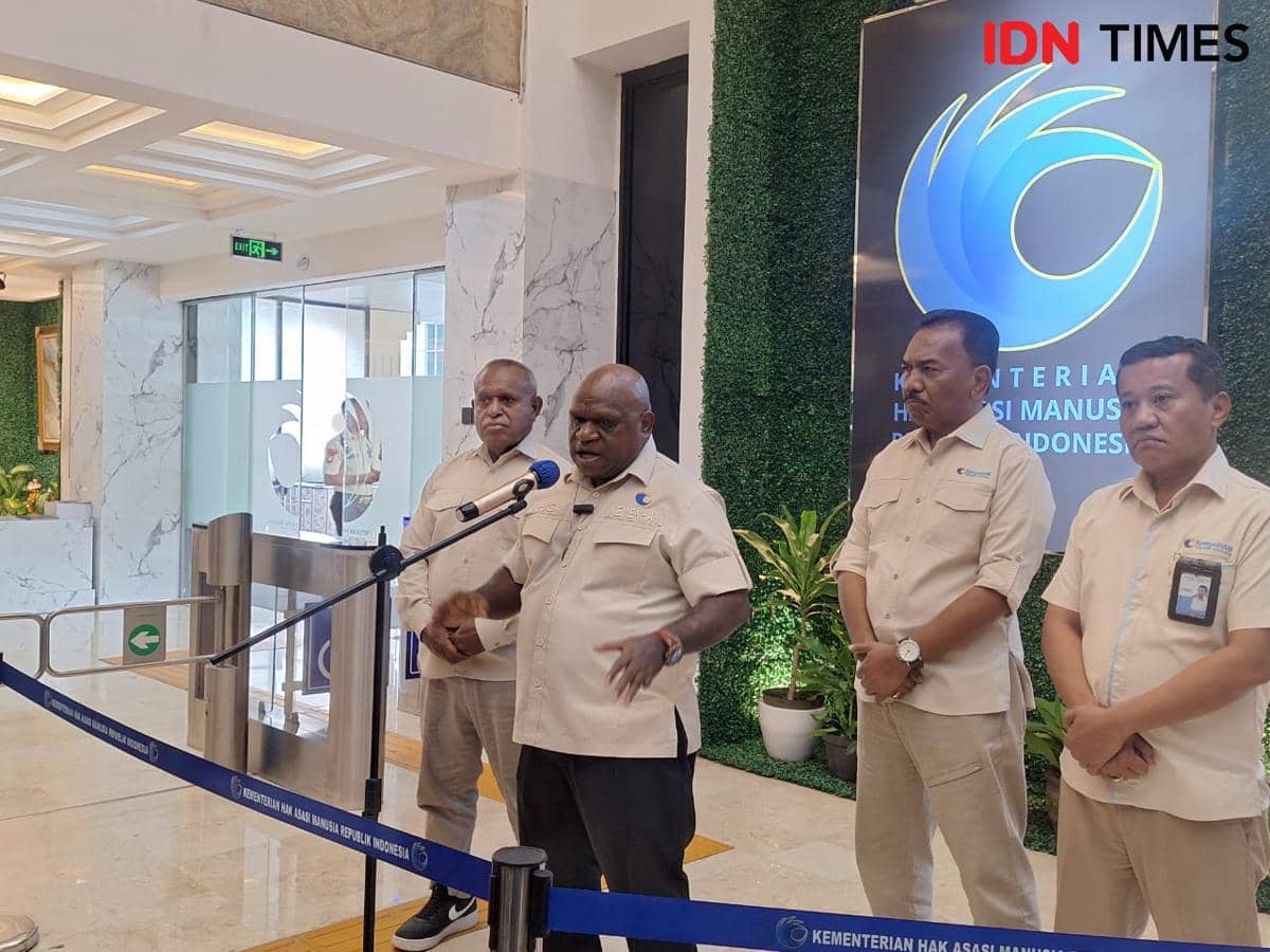 Menteri Hak Asasi Manusia (HAM) Natalius Pigai di Kantor Kementerian HAM.