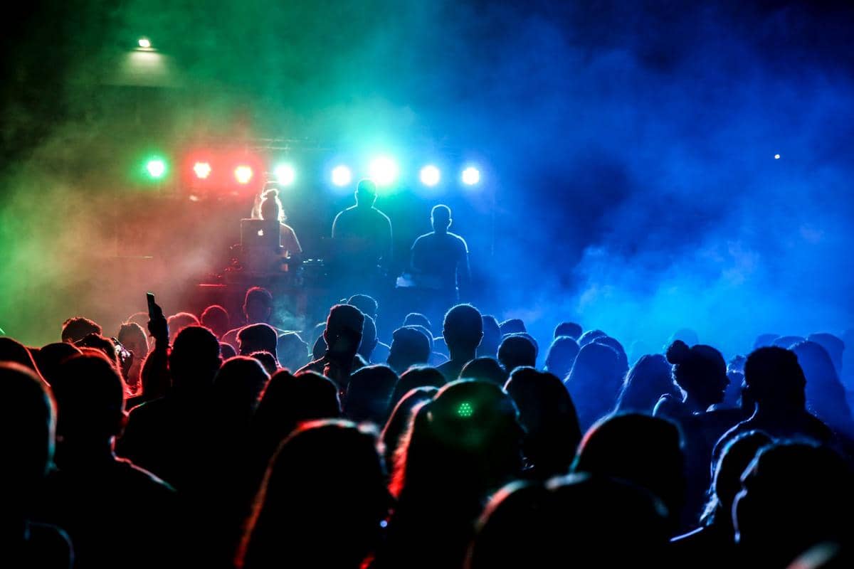Nonton Konser Tanpa Earplug, Apa Risikonya untuk Telinga?