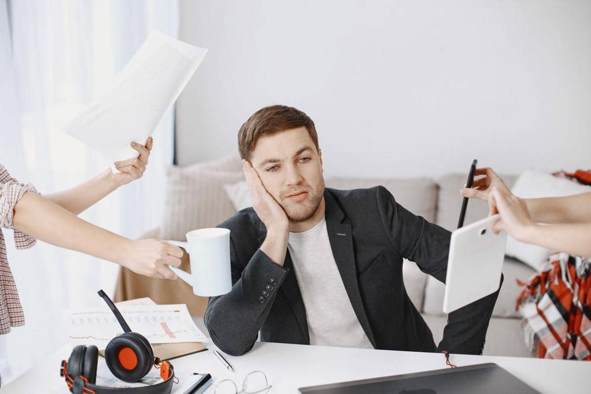 Kerja Keras Tak Dihargai? 7 Cara Biar Kamu Tetap Waras di Kantor