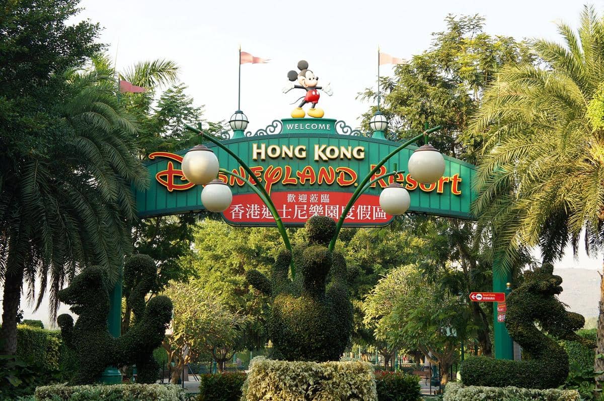 Hong Kong Disneyland: Lokasi, Rute, Jam Buka, Harga Tiket Masuk, dan Tips Wisata