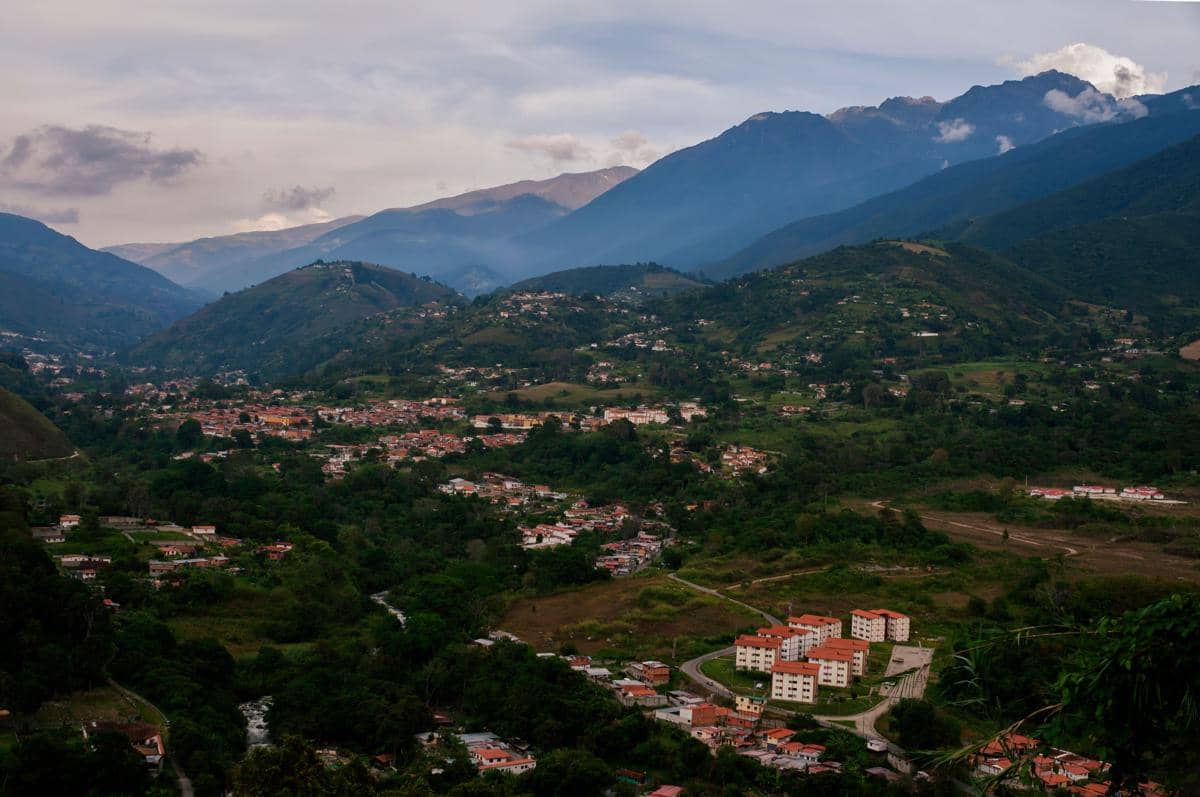 potret wilayah Venezuela yang berada di zona lempeng