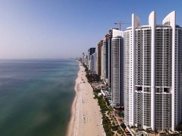 ilustrasi Sunny Isles Beach, Miami