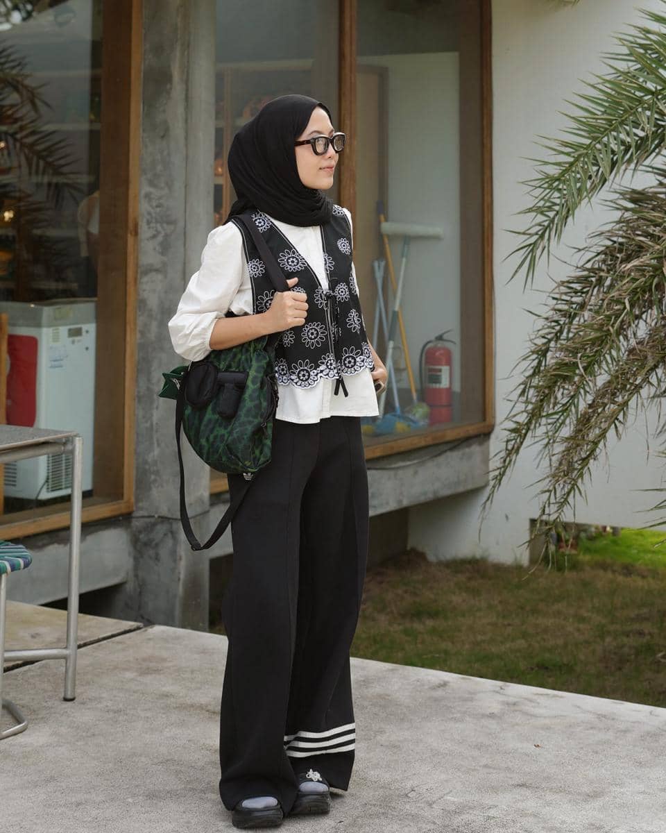 Gaya ala Rena Sonia