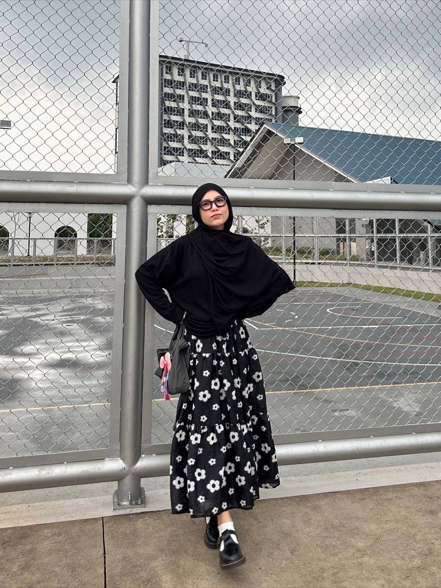Outfit Monokrom ala Rena Sonia