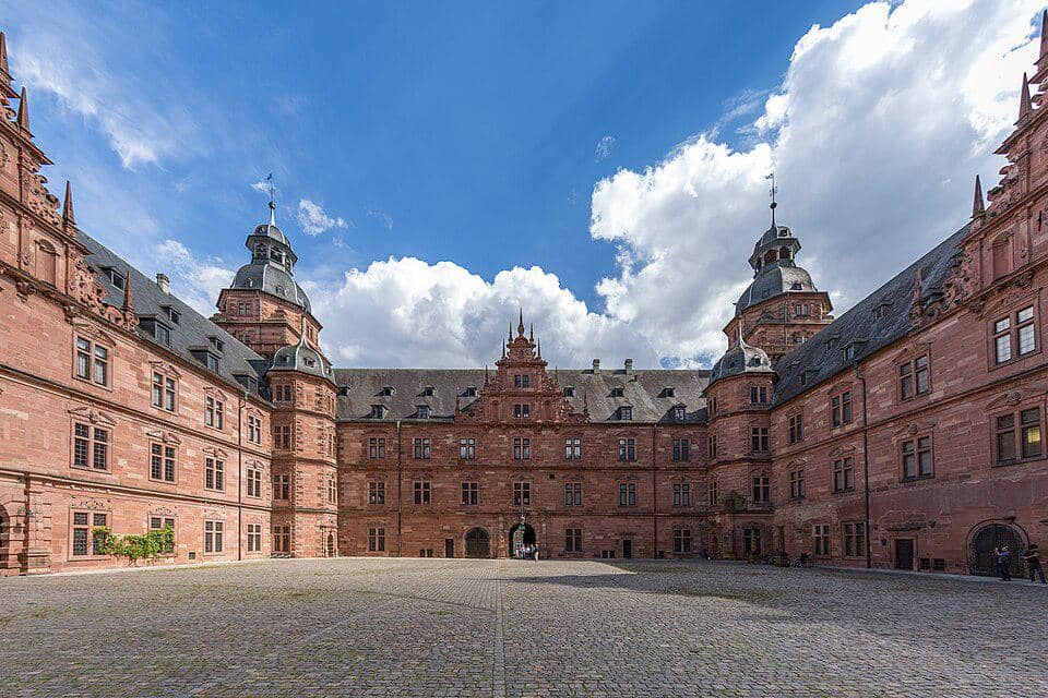 Istana Johannisburg di Jerman