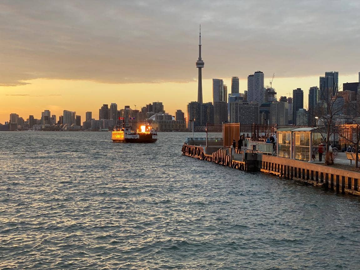 ilustrasi Harbourfront di Toronto, Kanada