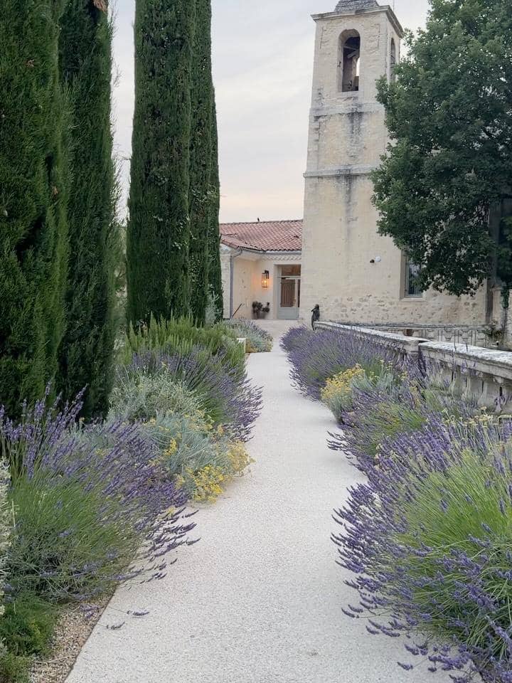 Marsha Aruan berlibur di Provence, Prancis