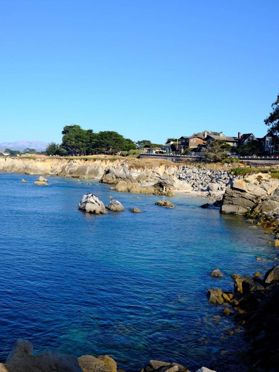 Natasha Wilona dan mama jalan-jalan di Kota Pacific Grove