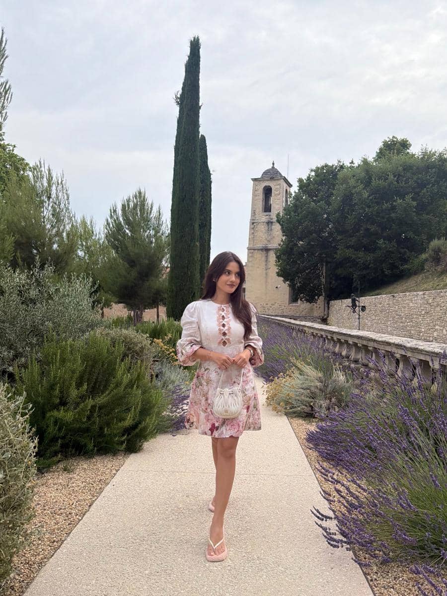 Marsha Aruan berlibur di Provence, Prancis