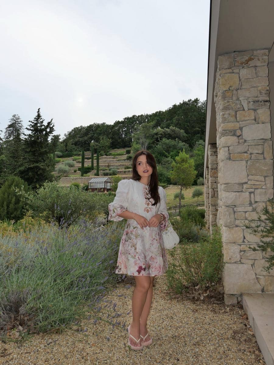 Marsha Aruan berlibur di Provence, Prancis