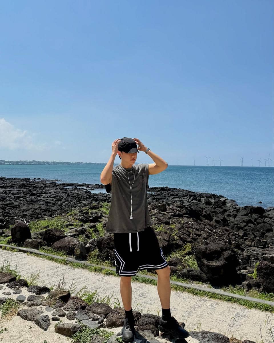outfit Hoshi Seventeen (instagram.com/ho5hi_kwon)