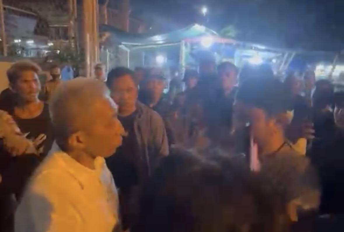 Memanas! Massa Geruduk Bea Cukai Kalbar, Tuntut Warga Terperiksa Dilepas