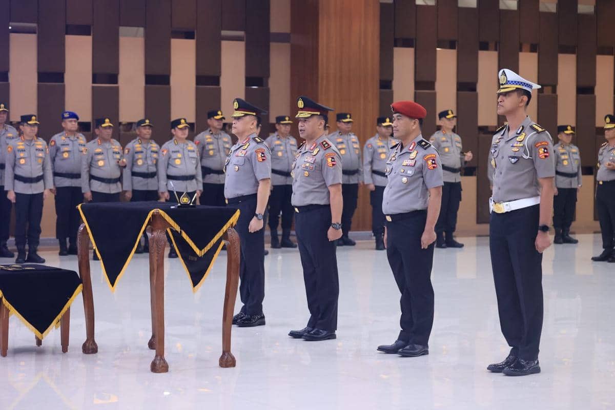 Kapolri Menaikkan Pangkat 4 Perwira Jadi Komjen, Ada Helmy Santika