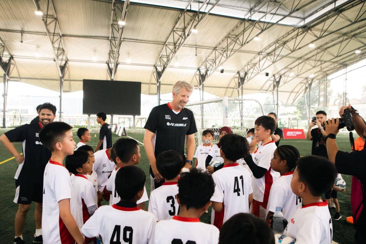 Legenda Belanda di Indonesia: dari Coaching Clinic Sampai Pamer Skill