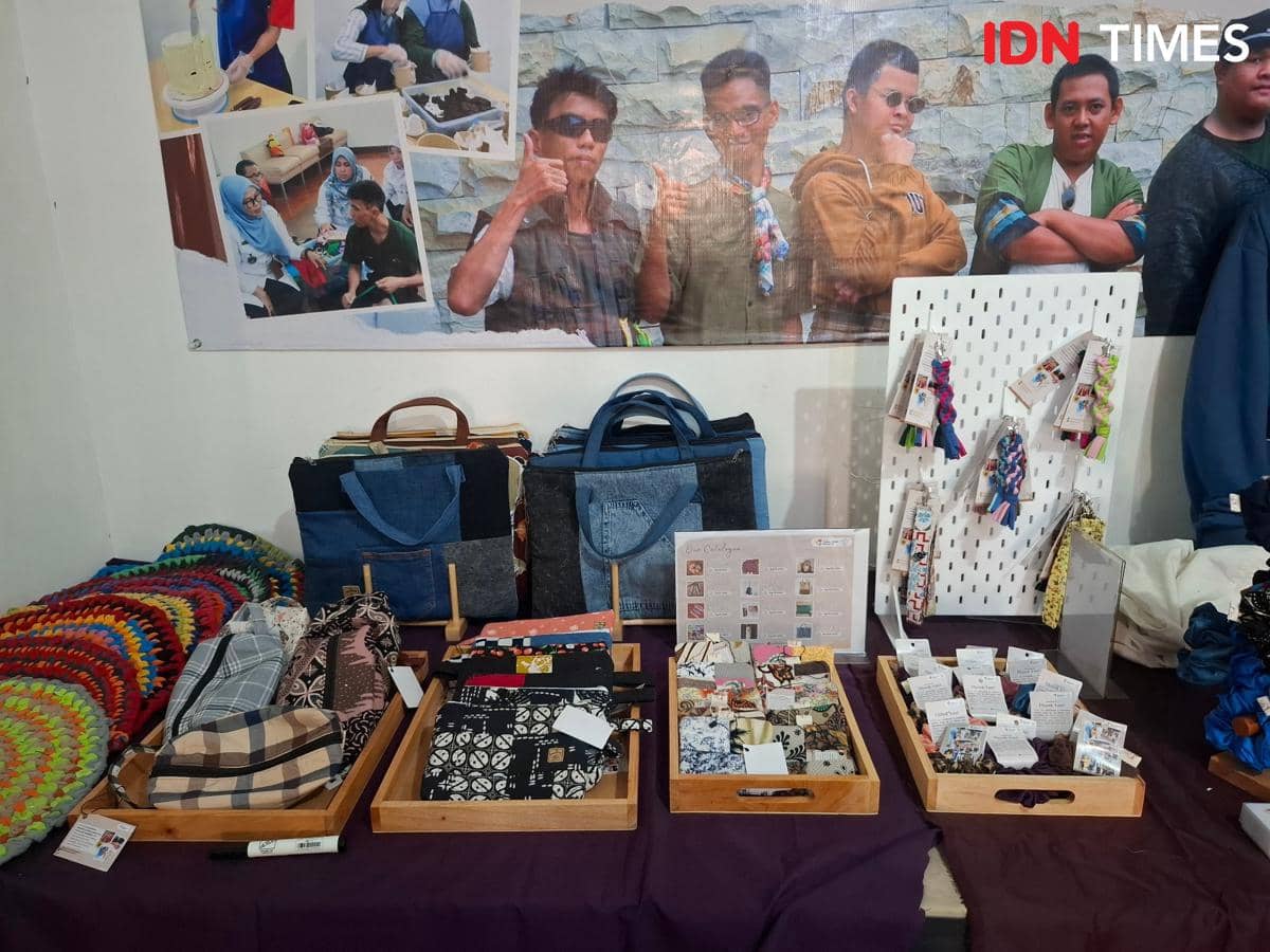 Hasil upcycle anak binaan Yayasan Teman Hebat Berkarya